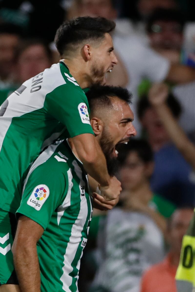 SEVILLA, 26/08/2022.- El delantero del Real Betis Borja Iglesias celebra su gol durante el partido de la tercera jornada de Liga en Primera División que Real Betis y Elche CF disputan hoy viernes en el estadio Benito Villamarín, en Sevilla. EFE/José Manuel Vidal