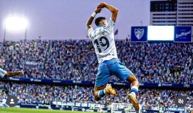 El delantero Roberto se despide de la afición del Málaga, tras su traspaso al Braga