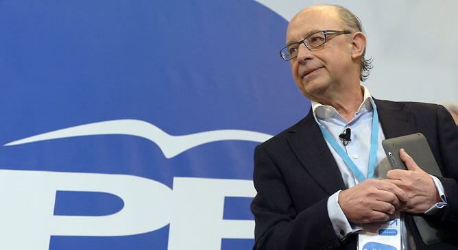 La ministro de Hacienda, Cristóbal Montoro, durante la Convención Nacional del PP que se celebra en Valladolid.