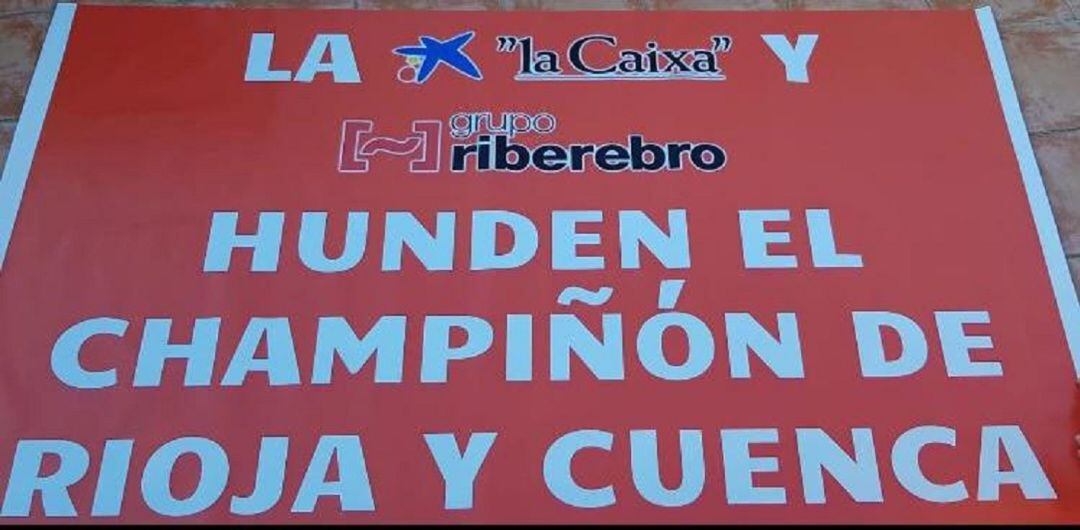 Pancarta reivindicativa ante la situación del champiñón de La Rioja y Cuenca