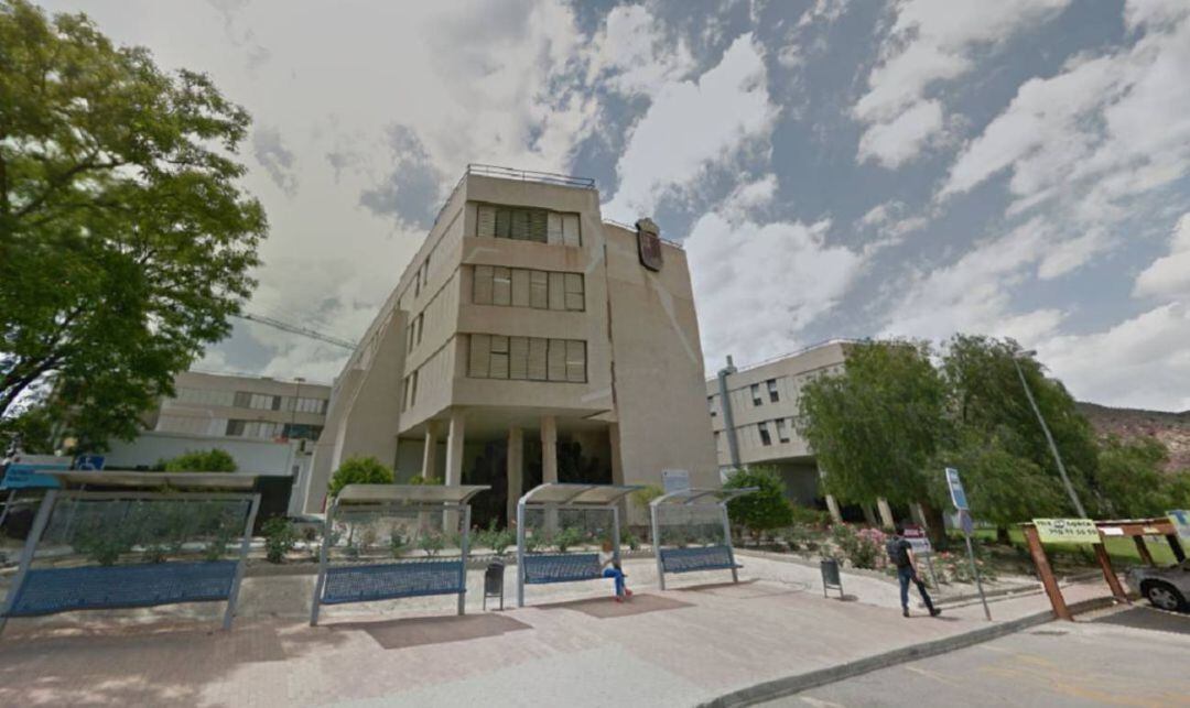 Rescatan del interior de su vehículo a un conductor accidentado en Ramonete