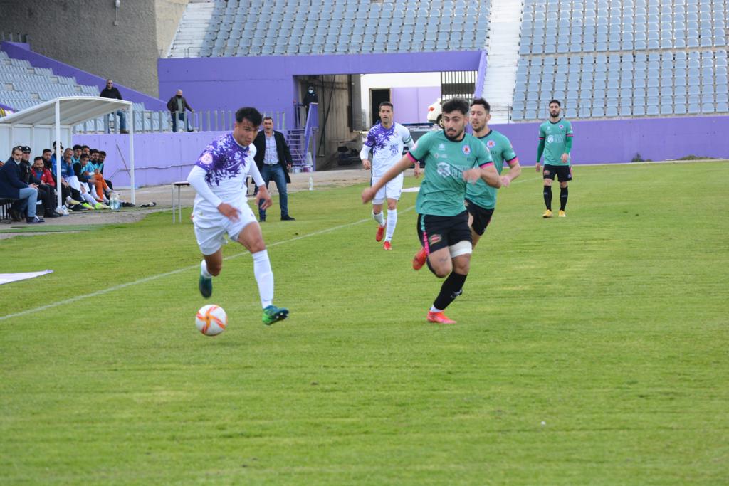 El lateral Moha hizo un buen partido pero el choque donde ambos equipos estaban muy necesitados acabó con 1-1