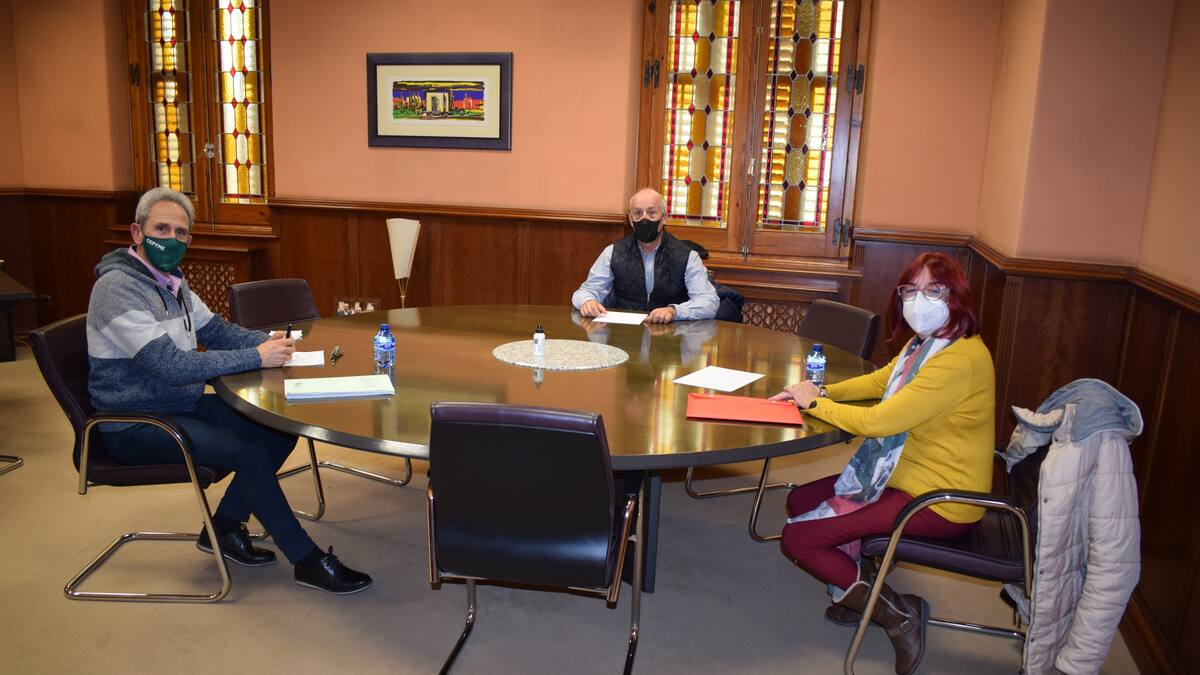 Empresarios y sindicatos plantean al Ayuntamiento de Huesca propuestas para la reactivación