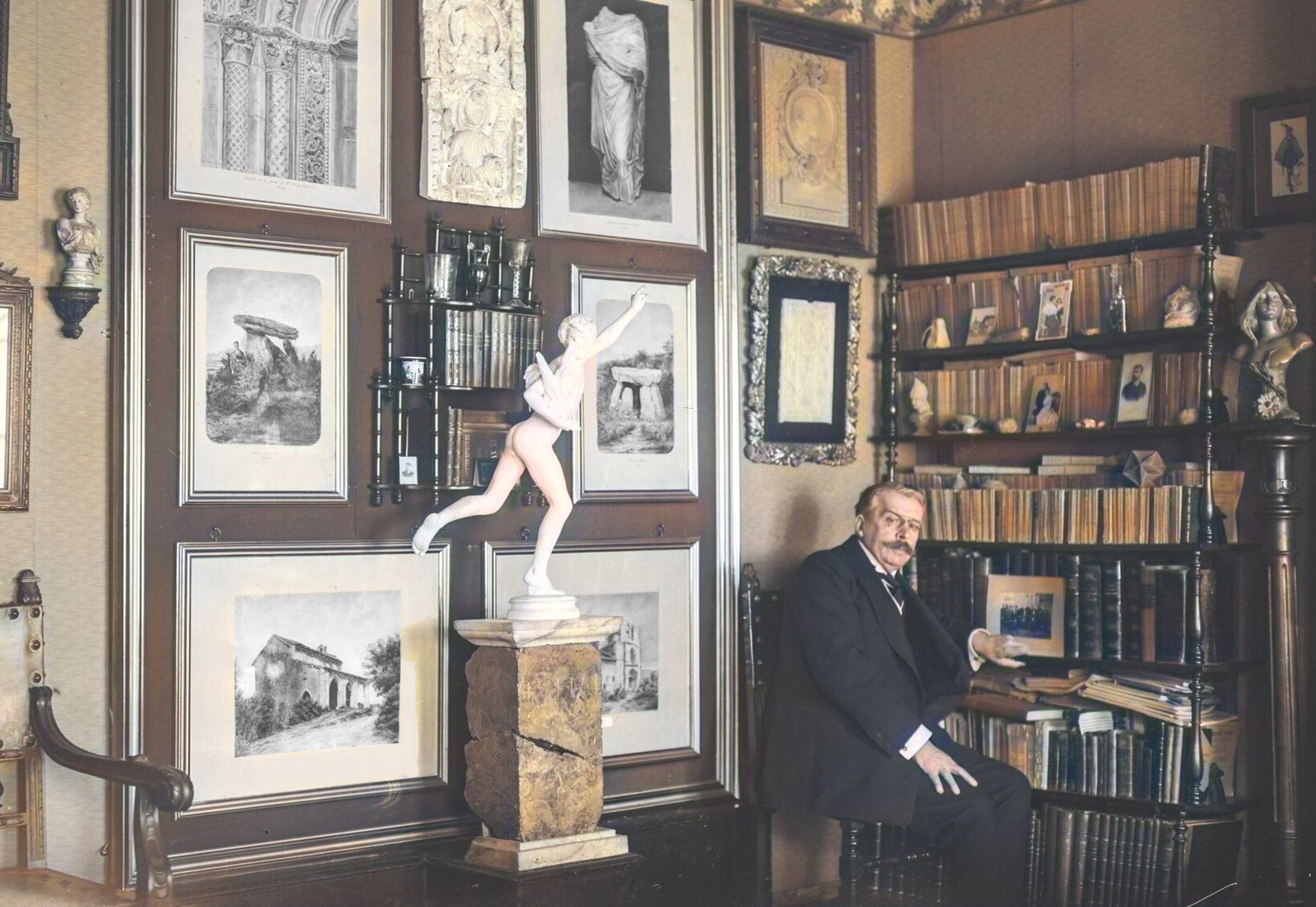 Federico Baraibar en su despacho / Archivo de Álava / Foto coloreada