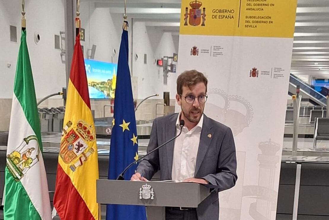 Antonio Toscano en el aeropuerto de Sevilla