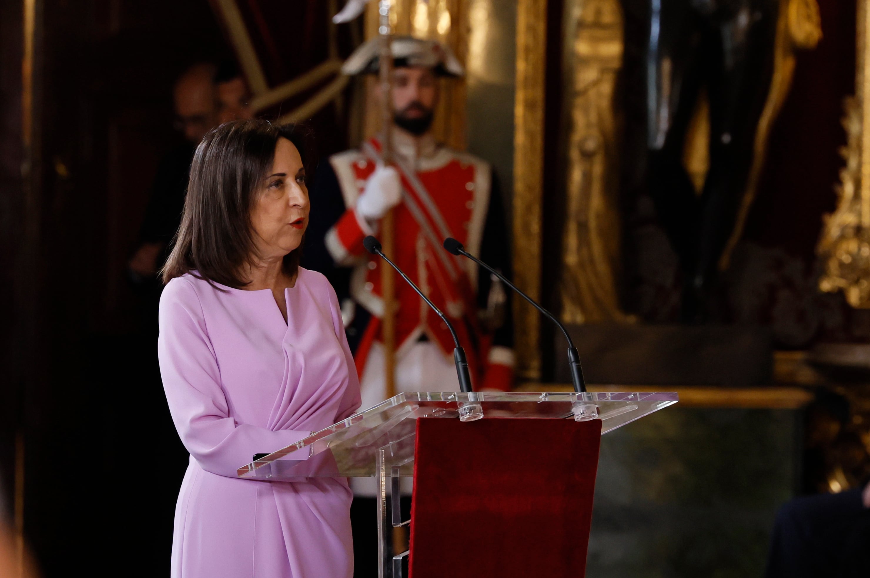 La ministra de Defensa, Margarita Robles, pronuncia un discurso durante la celebración de la Pascua Militar este lunes en el Palacio Real en Madrid.