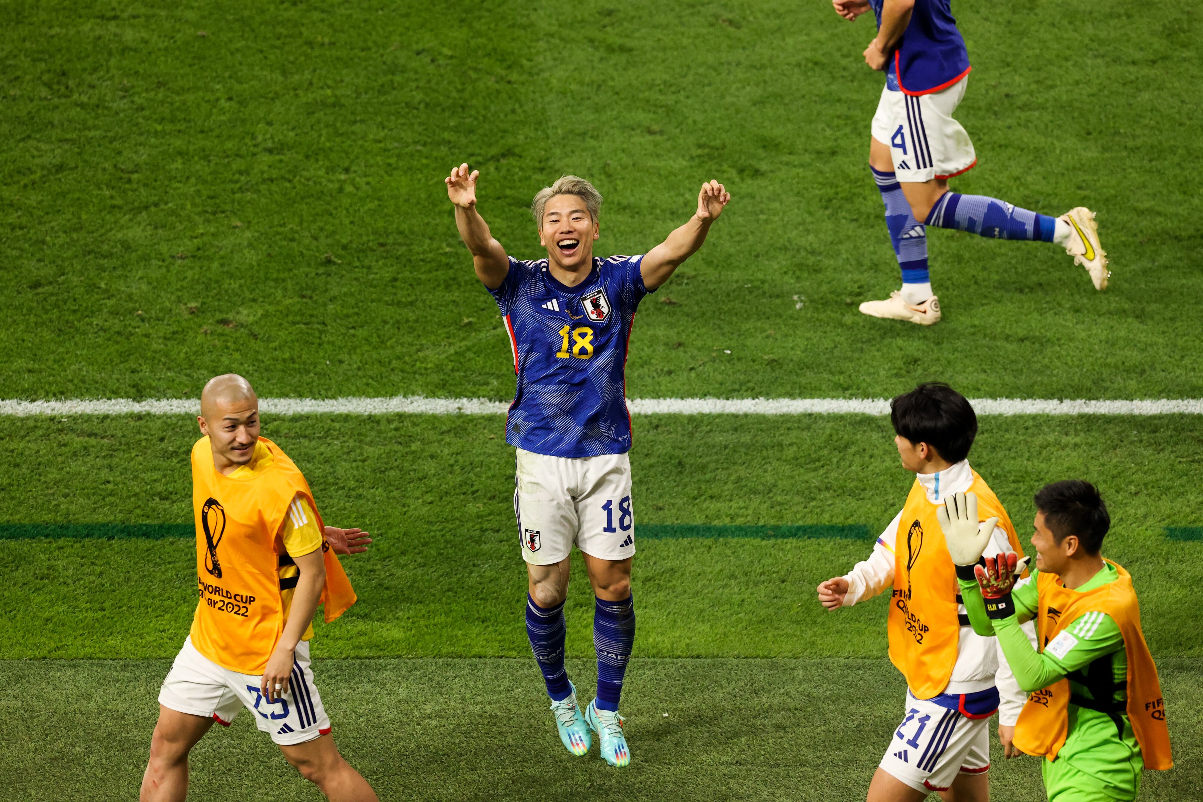 Takuma Asano celebra la victoria de Japón ante Costa Rica en el Mundial de Qatar.