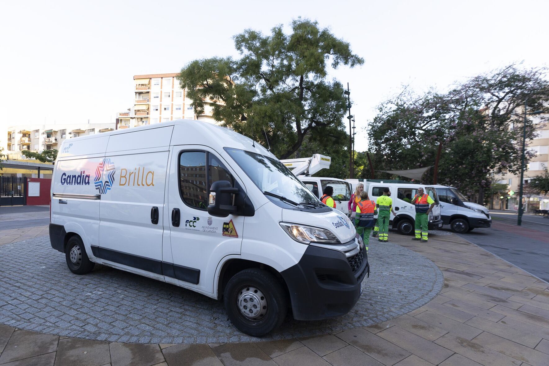 Operarios de la nueva brigada de Repuesta Rápida de Gandia.