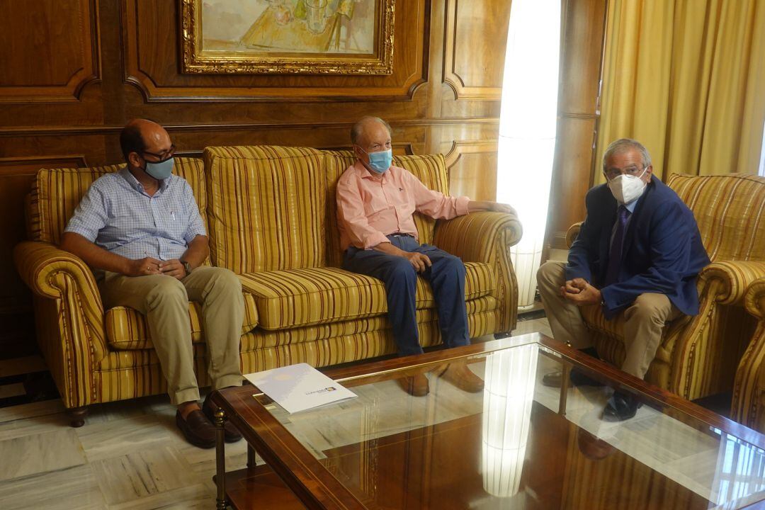 La Fundación Jesús Abandonado traslada al presidente de la Asamblea las dificultades a las que se enfrenta como consecuencia de la pandemia