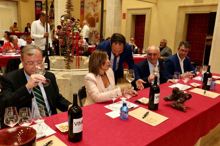 La consejera de Agricultura ha presidido el acto de calificación de la añada de la DO Tierra de León