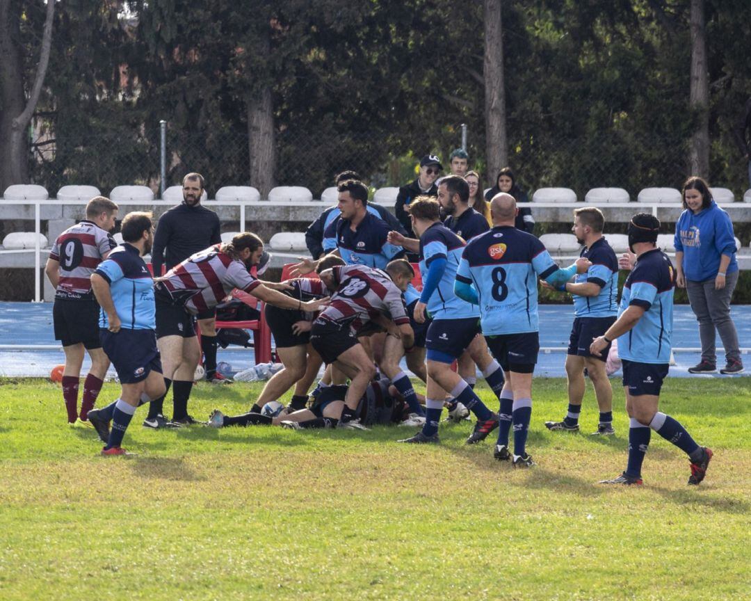 Uno de los lances de juego del encuentro entre arandinos y toledanos.