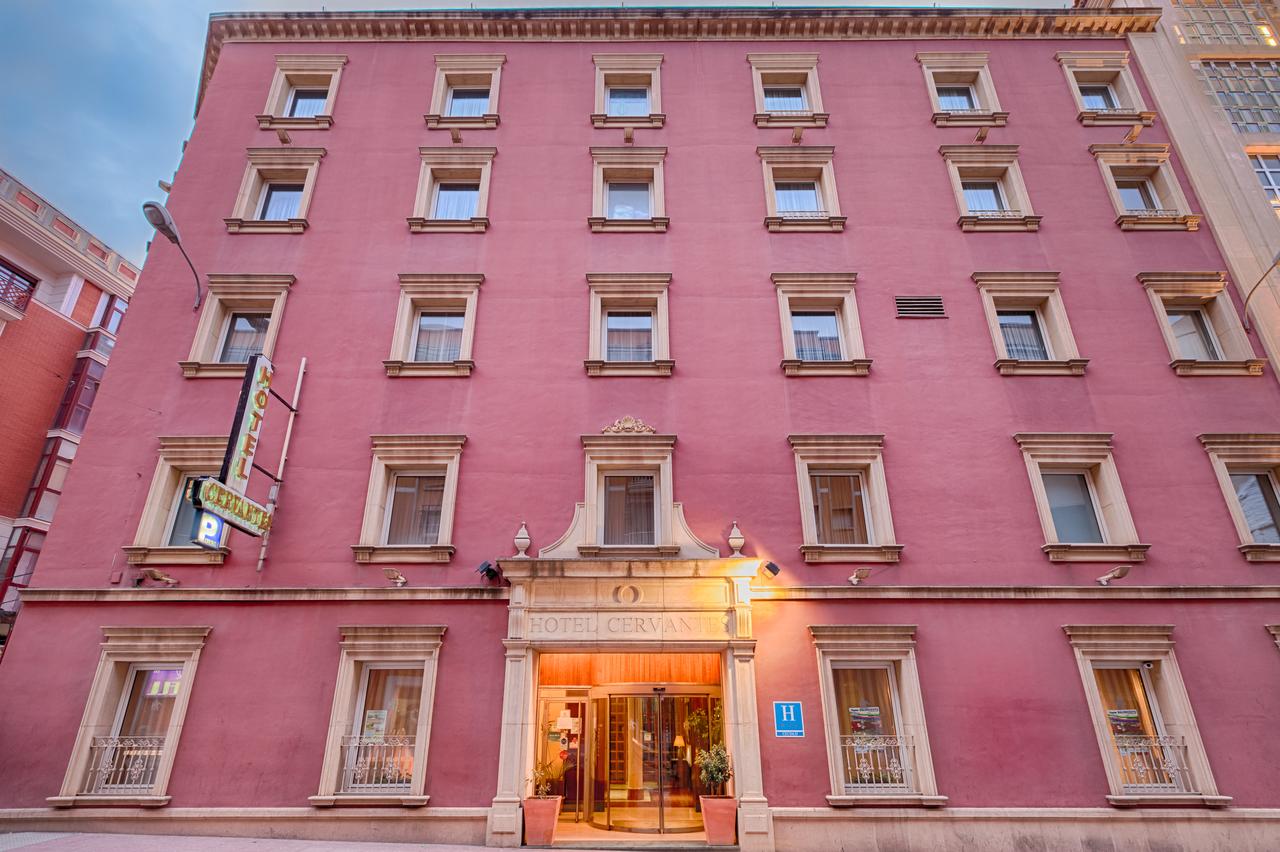 Fachada del Hotel Cervantes de Linares