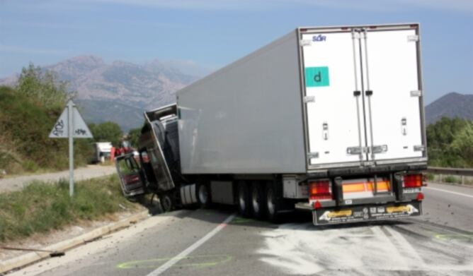 El camió implicat en l'accident mortal de la C-55 a Esparreguera