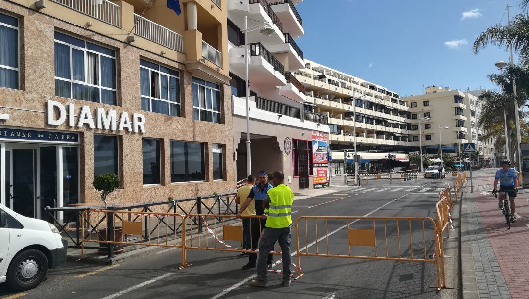 Zona acordonada por el desalojo del edificio.