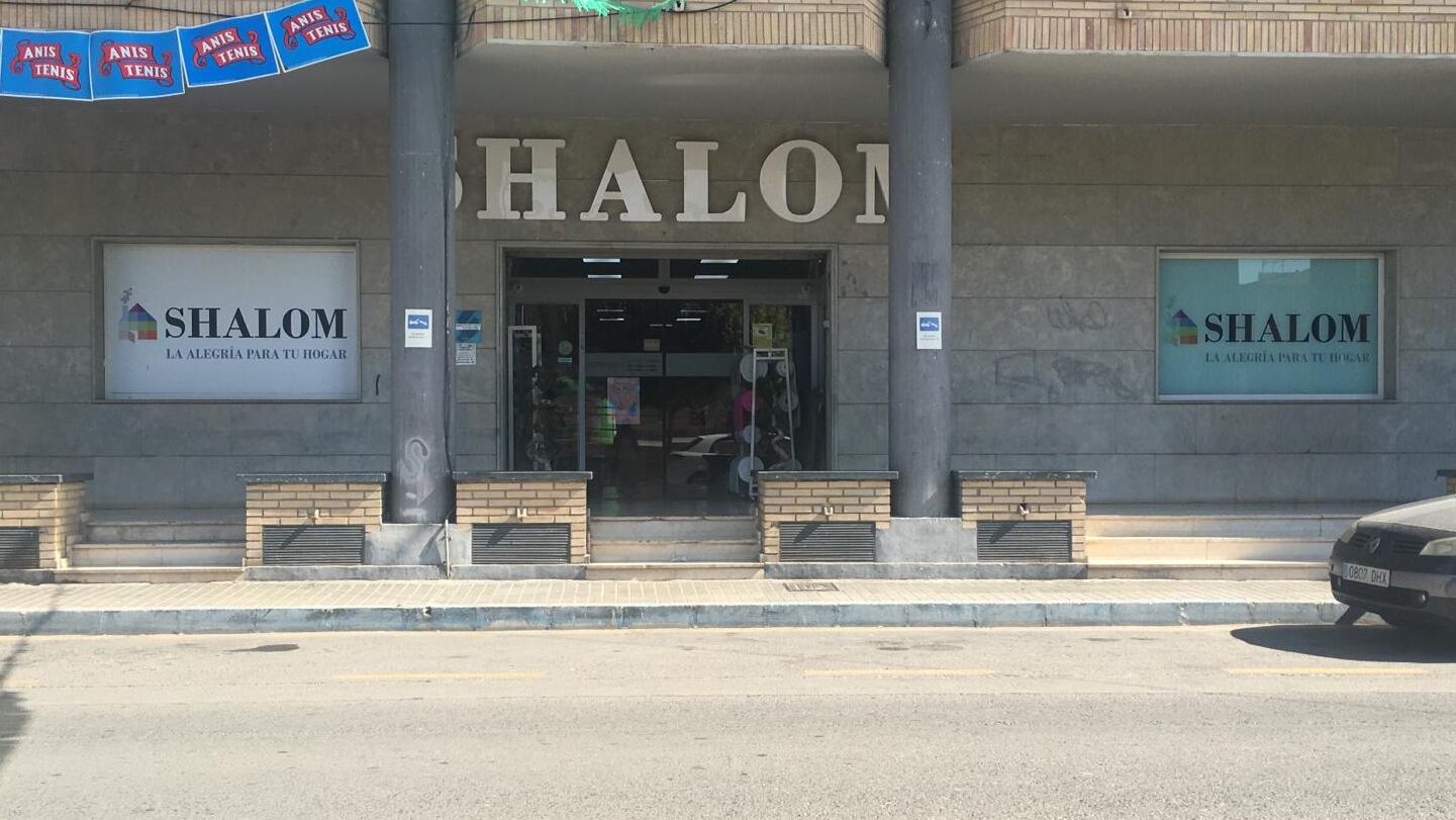 El presunto agresor se parapetó en un bazar de la Avda. de Chapí de Elda