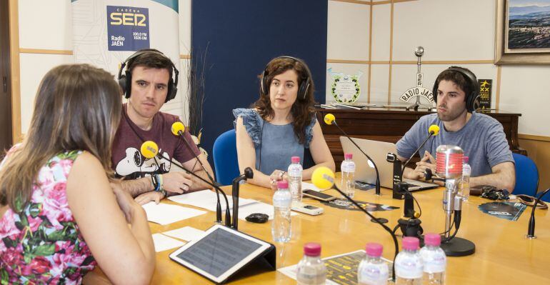 De izquierda a derecha, la delegada del gobierno, Ana Cobo, y los periodistas César García, Sonia Padilla y Pablo Montes.