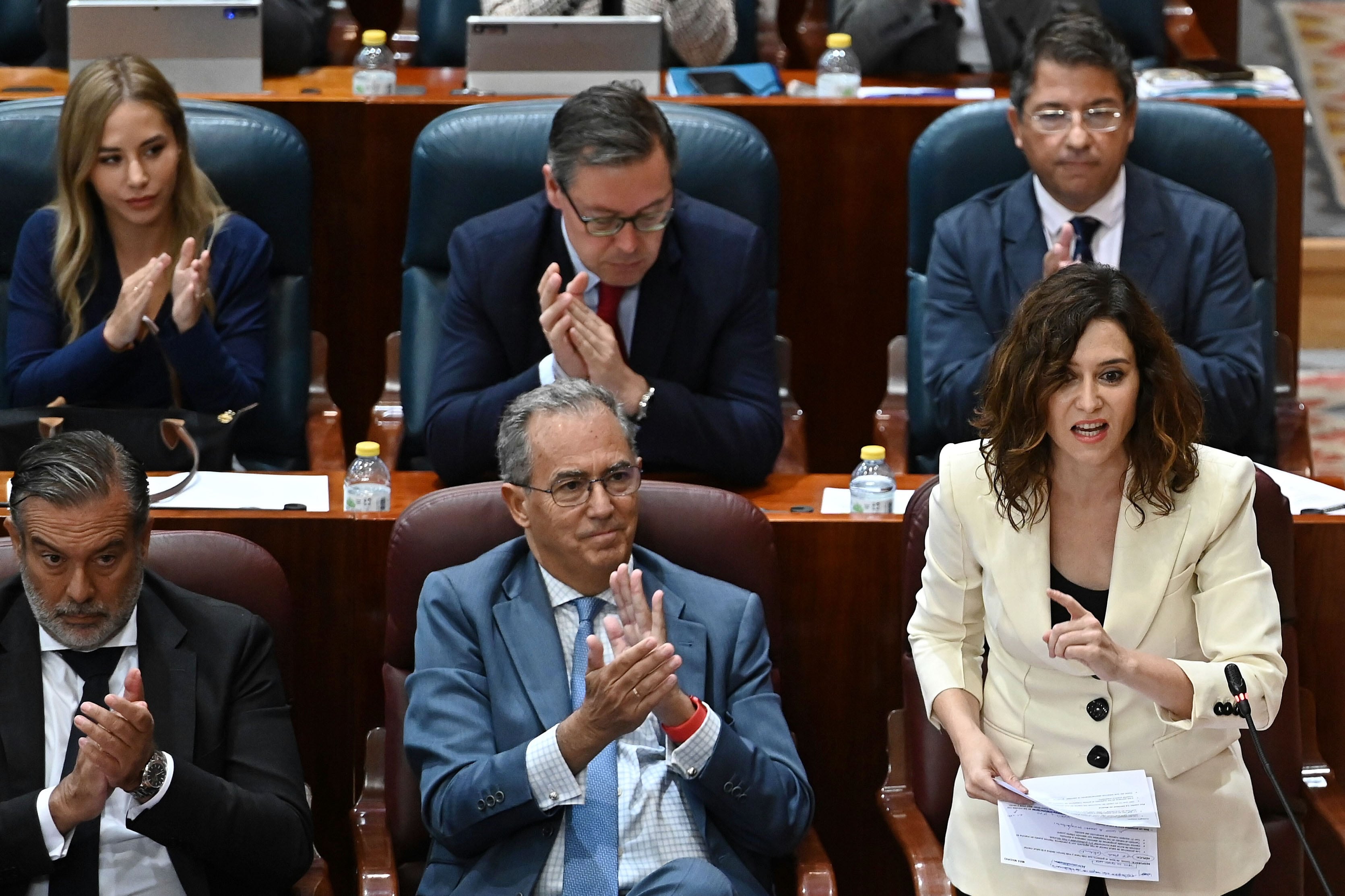 La presidenta de la Comunidad de Madrid, Isabel Díaz Ayuso, interviene durante el pleno ordinario celebrado este jueves en la Asamblea de Madrid.