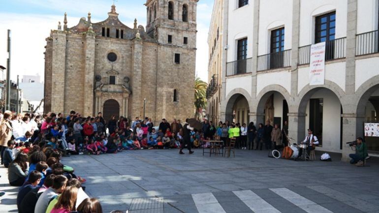 Lectura del manifiesto en la Plaza de España