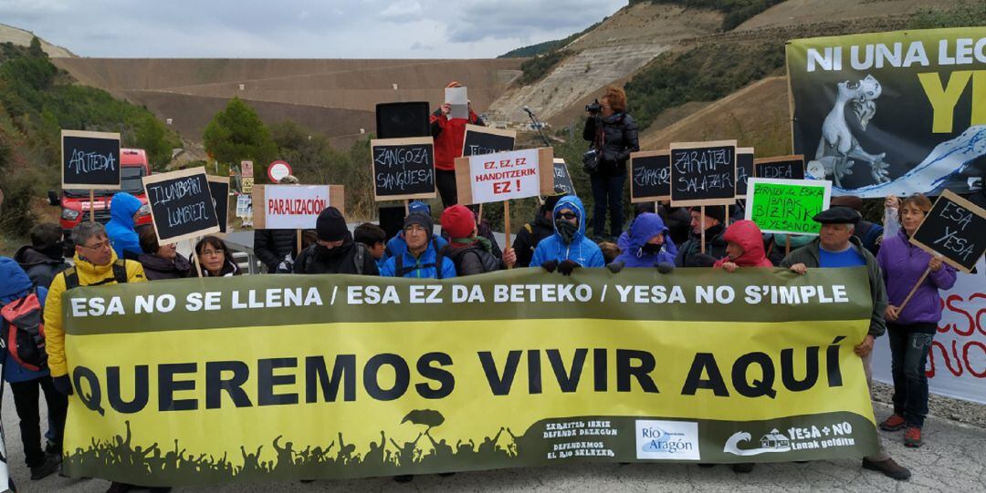 Manifestación contra el embalse de Yesa 