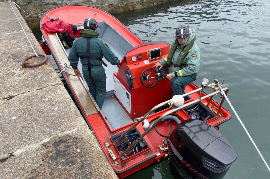 Labores de búsqueda del marinero desaparecido en las inmediaciones de la Illa de Ons