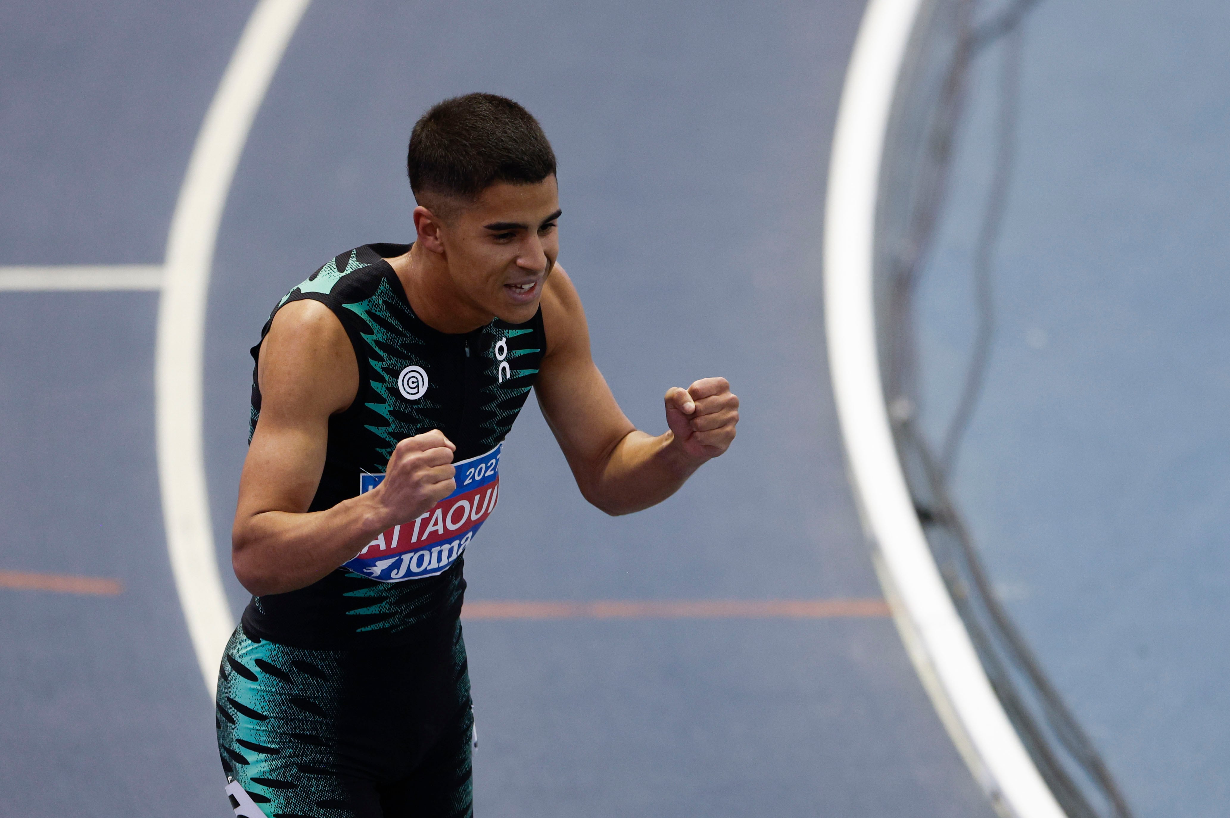 VALENCIA, 01/03/2026.- El atleta Mohamed Attaoui se impone en la final de los 800m Hombres de los Campeonatos de España de Atletismo en pista cubierta que se disputan en el Palacio Velódromo Luis Piug de Valencia, este fin de semana. EFE/Kai Försterling