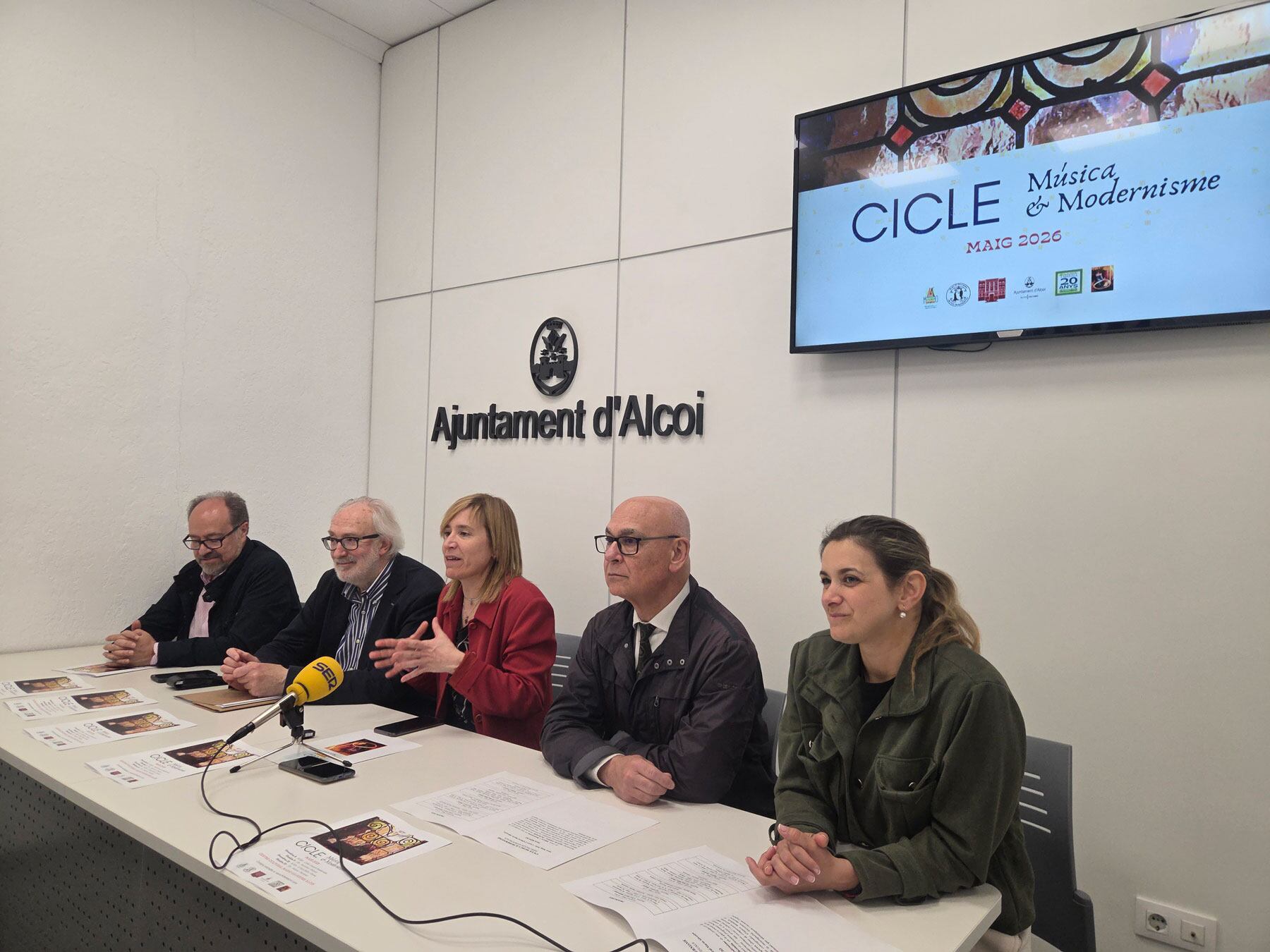 Guzmán Bernabeu, Gregorio Casasempere 'Gori', Elisa Guillem, Rafael Ferrándiz y Jenny Ramírez, en la rueda de prensa de presentación