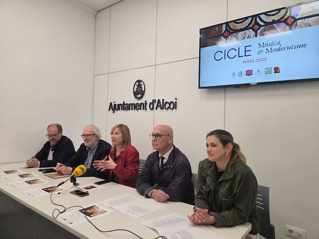 Guzmán Bernabeu, Gregorio Casasempere 'Gori', Elisa Guillem, Rafael Ferrándiz y Jenny Ramírez, en la rueda de prensa de presentación