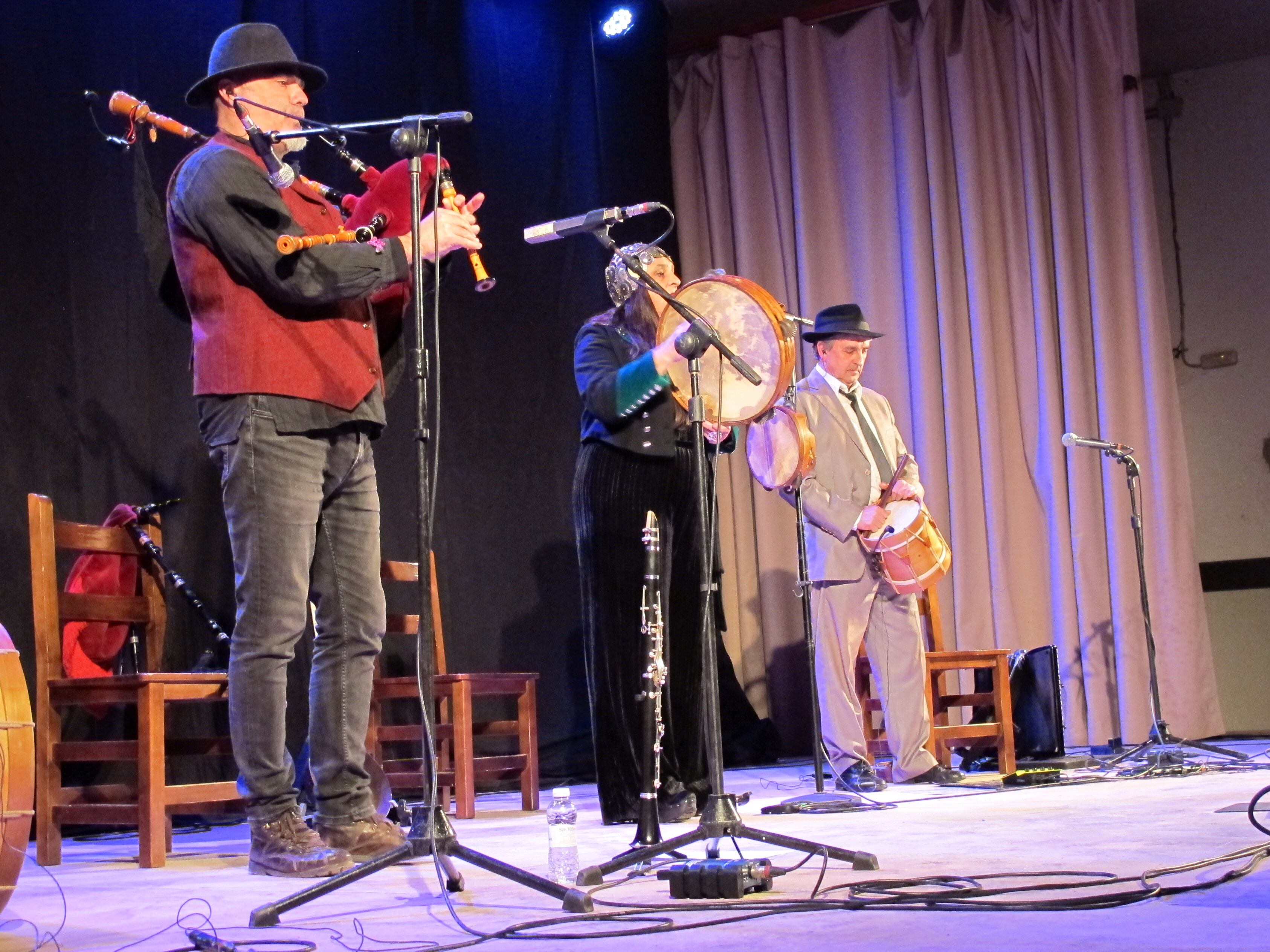 Actuación de Tres Pesos en Chimillas