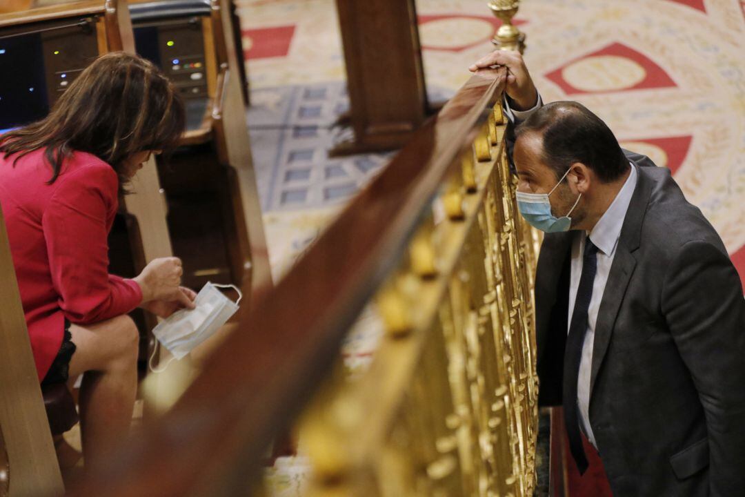 Adriana Lastra y José Luis Ábalos, durante el debate en el Congreso.