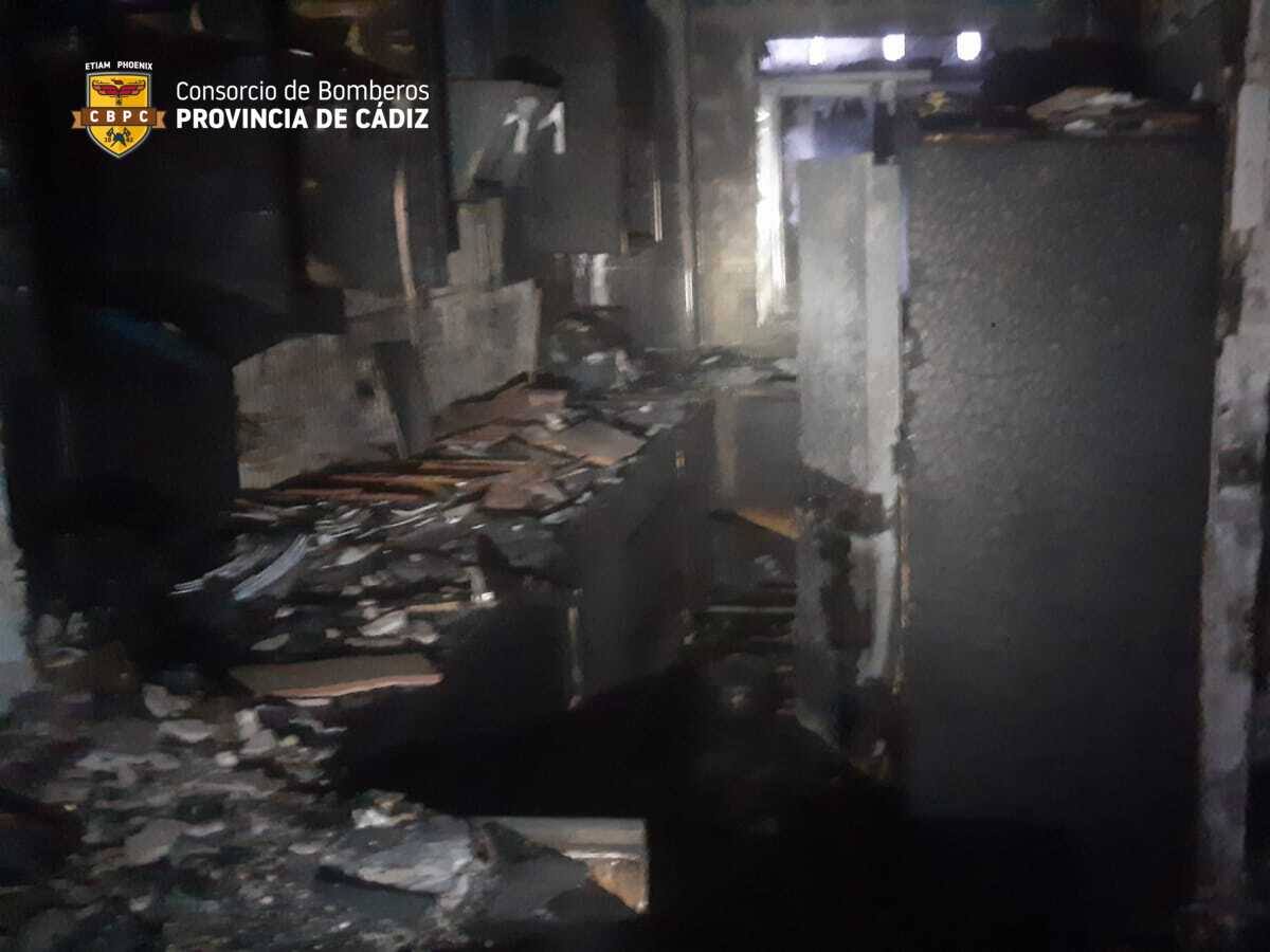 Incendio en una vivienda de Picadueñas tras arder dos motos que estaban en la calle