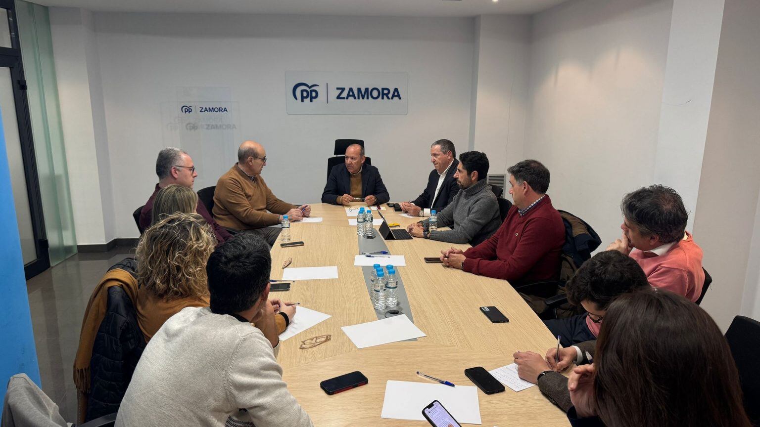 José María Barrios, al frente de una reunión de la dirección provincial del PP de Zamora