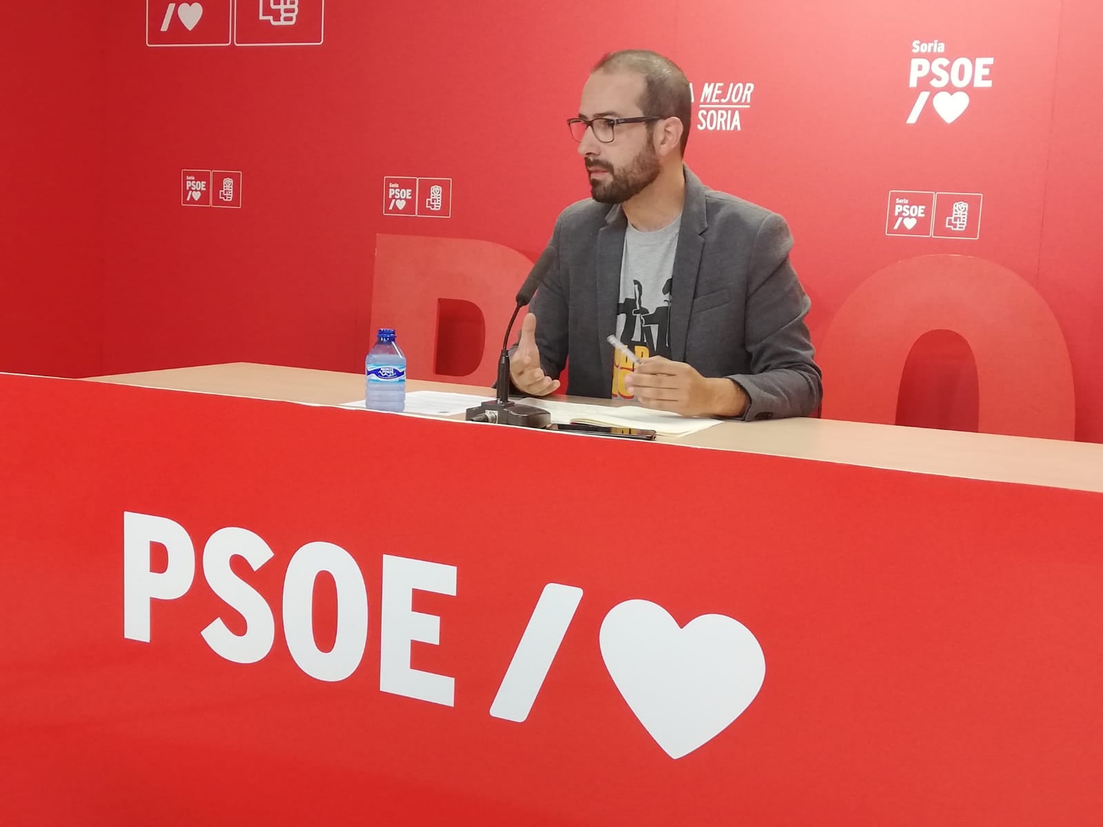 Ángel Hernández, procurador socialista soriano, en rueda de prensa.