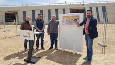 A la dreta de la imatge, l&#039;alcalde de Deltebre, Lluís Soler, en la presentació del projecte.