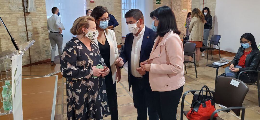 El presidente de la Diputación Provincial junto con las tres vicepresidentas en un momento previo a la presentación de la campaña.