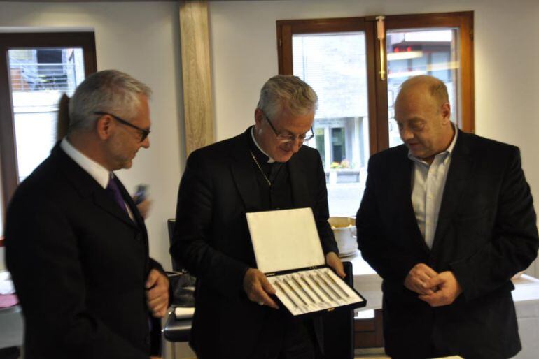 El bisbe és rebut pels representants dels cònsols amb motiu de la visita pastoral a Ordino