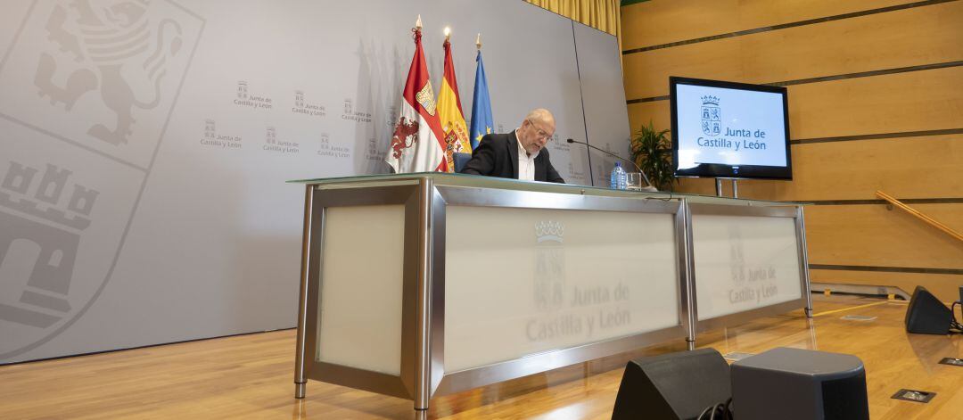 El vicepresidente, portavoz y consejero de Transparencia, Ordenación del Territorio y Acción Exterior, Francisco Igea, comparece en rueda de prensa posterior al Consejo de Gobierno