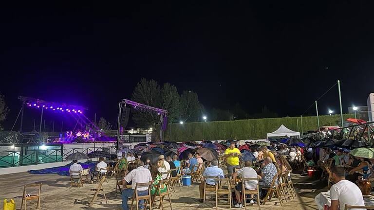 Momento del Festival del 2022, cuando todavía se celebraba en Auditorio de Palomares, que tubo que se interrumpido por la lluvia