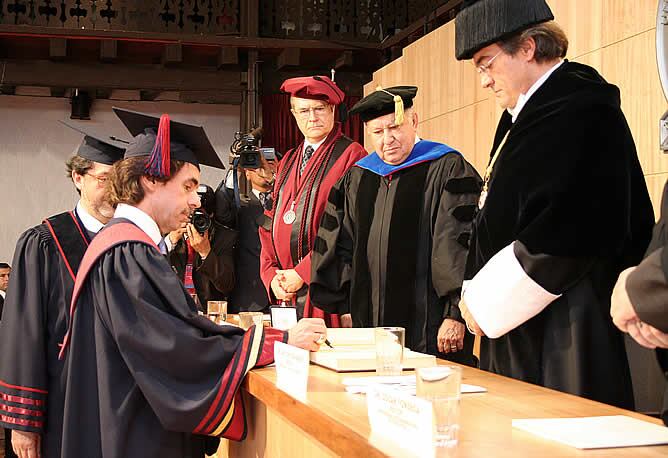 Aznar, honoris causa por la Universidad Andres Bello de Chile