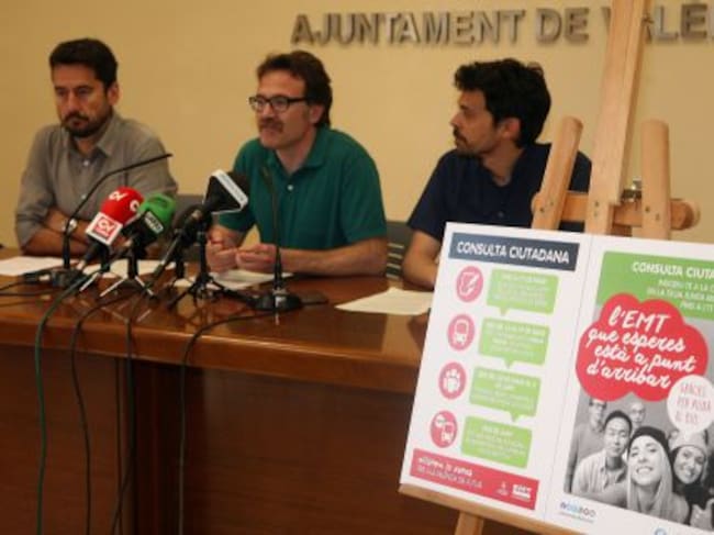 Peris, Grezzi y García Alemany en la presentación de la consulta