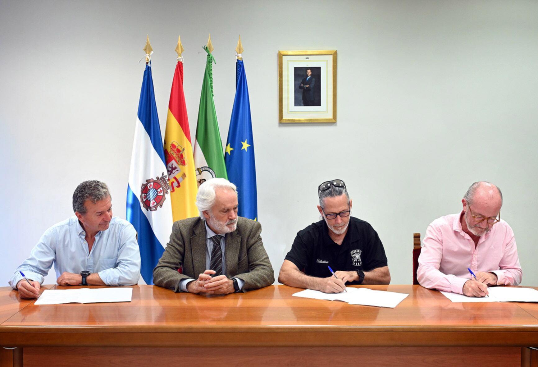 Firma del convenio con la Federación de Motoclubes Jerezanos y el Real Automóvil Club Jerez