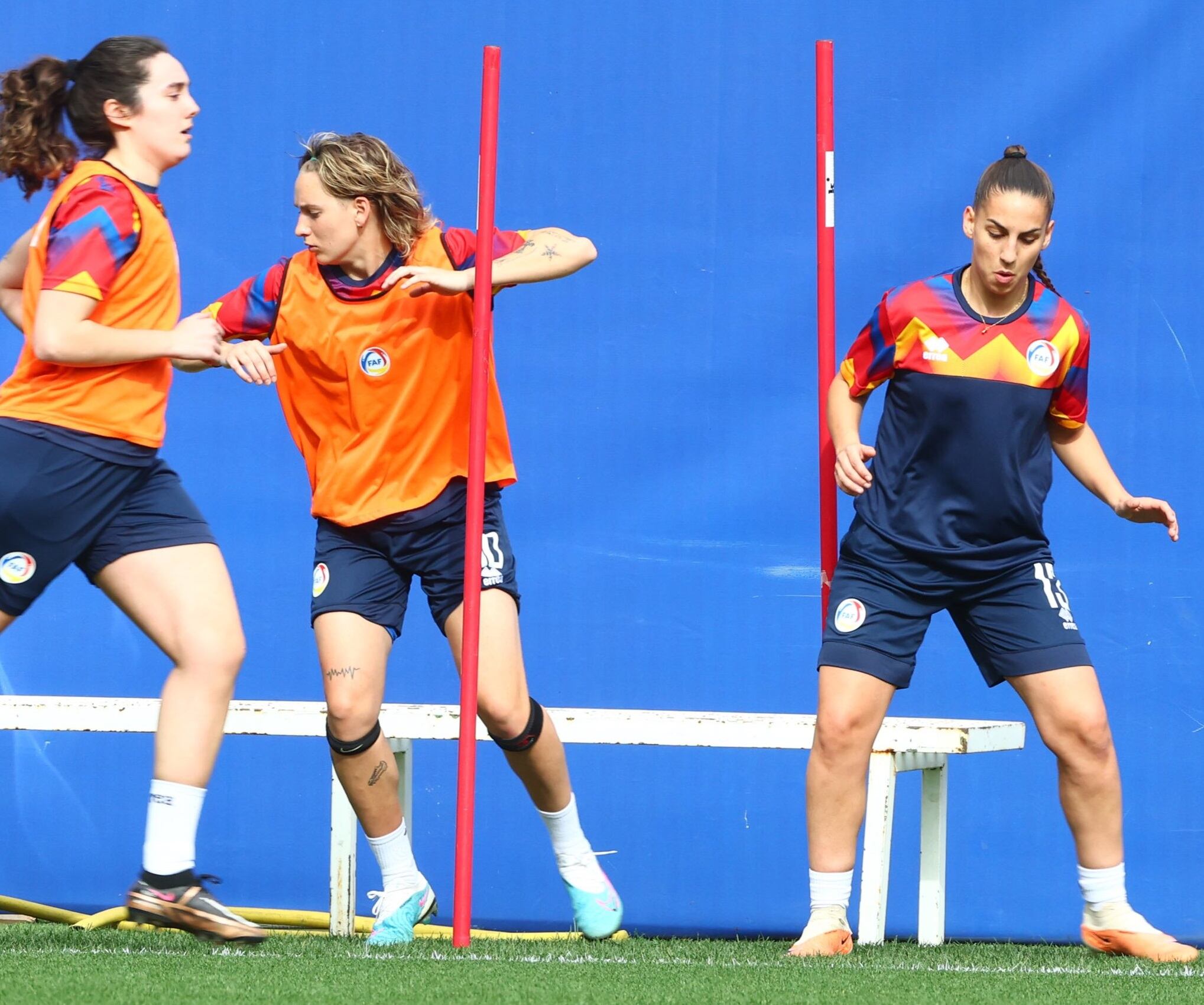 Entrenament oficial de la selecció femenina a l'Estadi Nacional previ a la disputa del segon partit de la fase de classificació de l'Eurocopa contra Grècia.