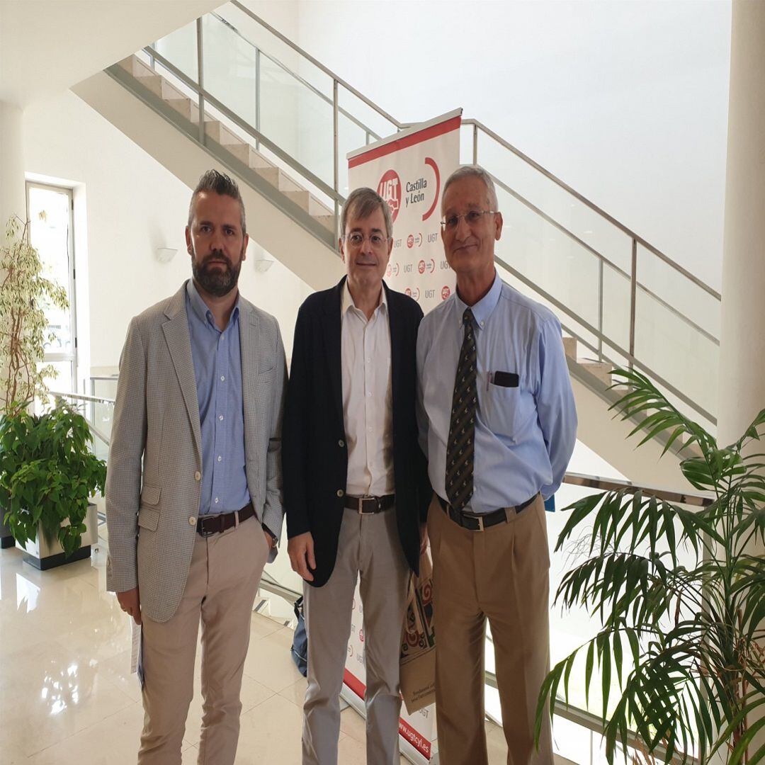 Josep María Borrás, en el centro, en su visita al CIC de Salamanca