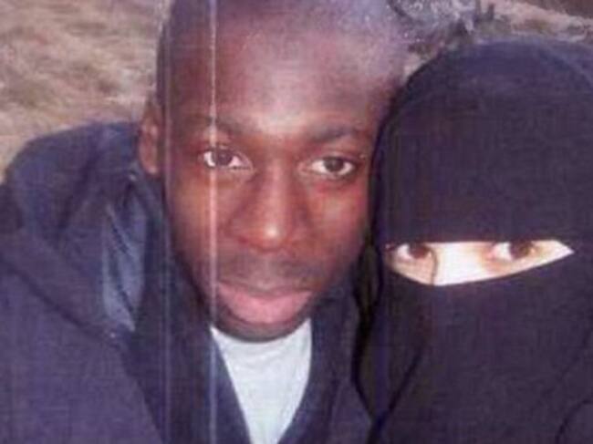 La joven Hayat Boumeddiene junto a su pareja sentimental Amedy Coulibaly, uno de los terroristas de los ataques de París