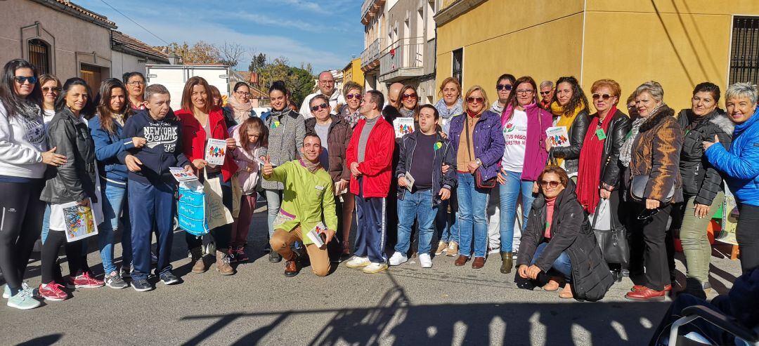 Participantes en el Mercadillo con motivo del Día de las Personas con Discapacidad. 