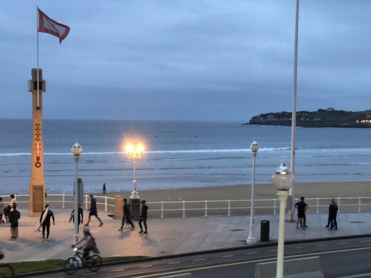 La calidad de las aguas para el baño de Gijón es "excelente"