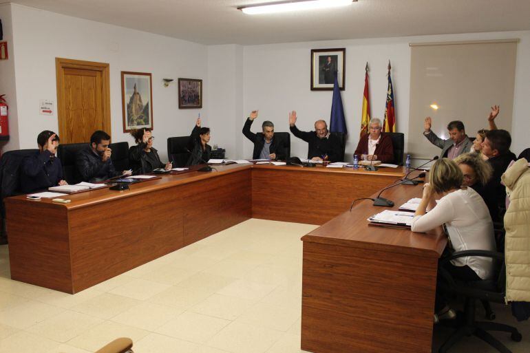 Sesión plenaria en el Ayuntamiento de El Poble Nou de Benitatxell.