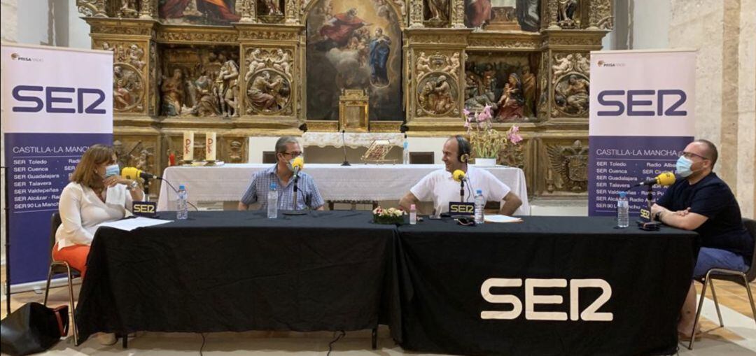 Susana Blas, Santos López, Kike Pastor y Rubén García durante la emisión del programa Hoy por Hoy Guadalajara desde La Iglesia de la Asunción de Nuestra Señora de Fuentelencina.