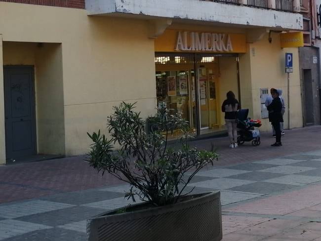 Supermercado Alimerka en la calle Antón Viejo de Benavente