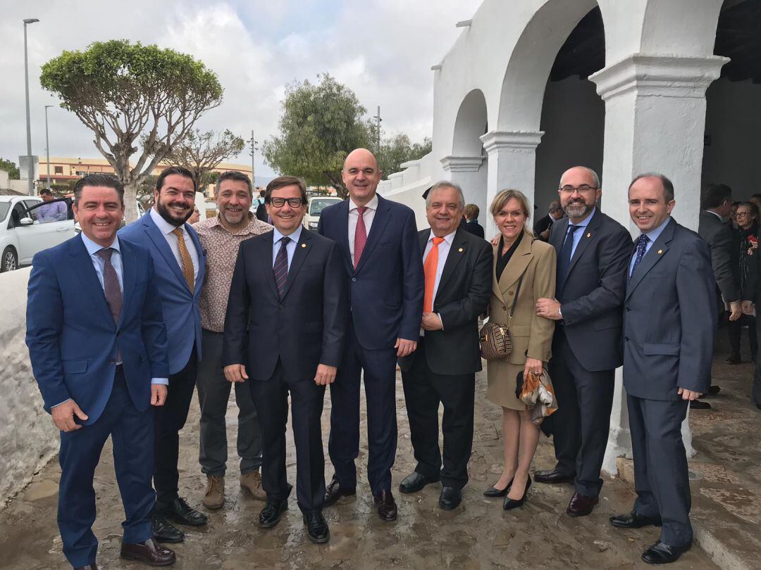 Los candidatos del PP han estado en Sant Jordi con motivo del Día del Libro