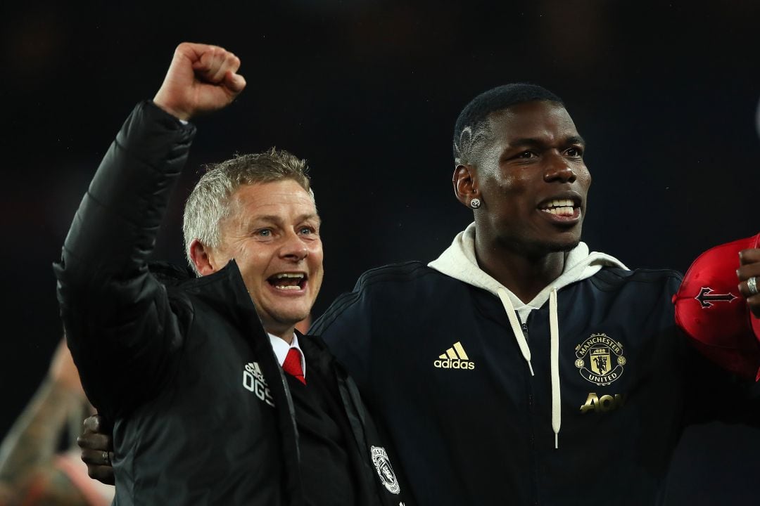 Ole Gunnar Solskjaer y Paul Pogba celebran un triunfo en Champions League.